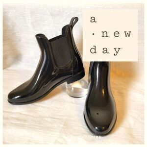 ☔ Waterproof Chelsea rainboots slip on heel pull loop sophisticated silhouette